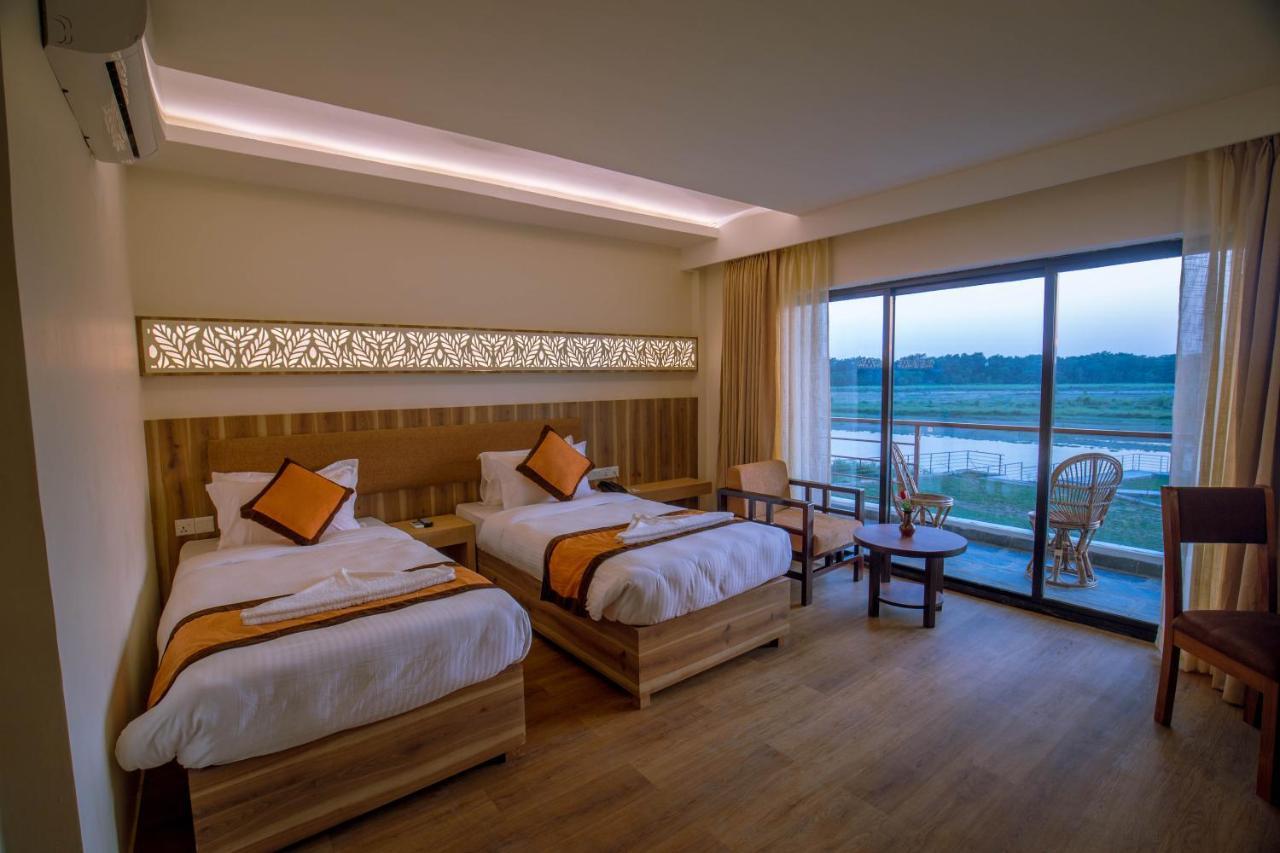 Park Safari Resort Sauraha Luaran gambar