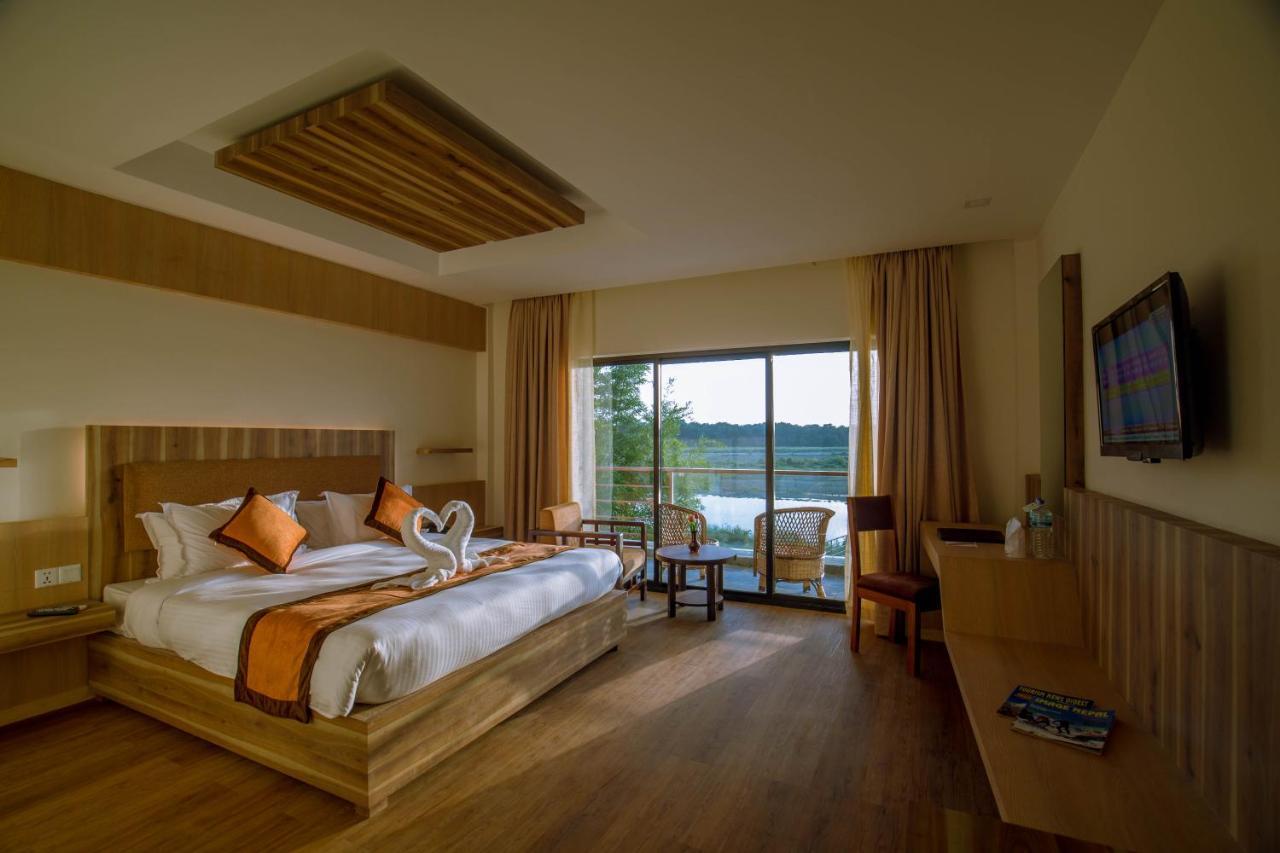 Park Safari Resort Sauraha Luaran gambar