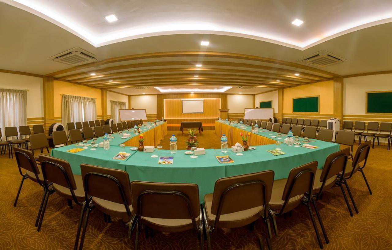 Park Safari Resort Sauraha Luaran gambar