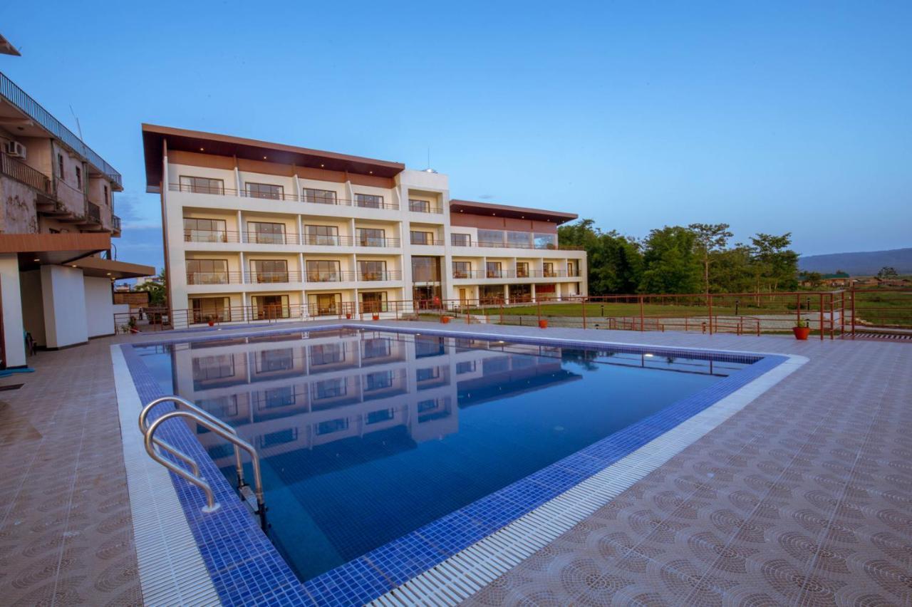 Park Safari Resort Sauraha Luaran gambar