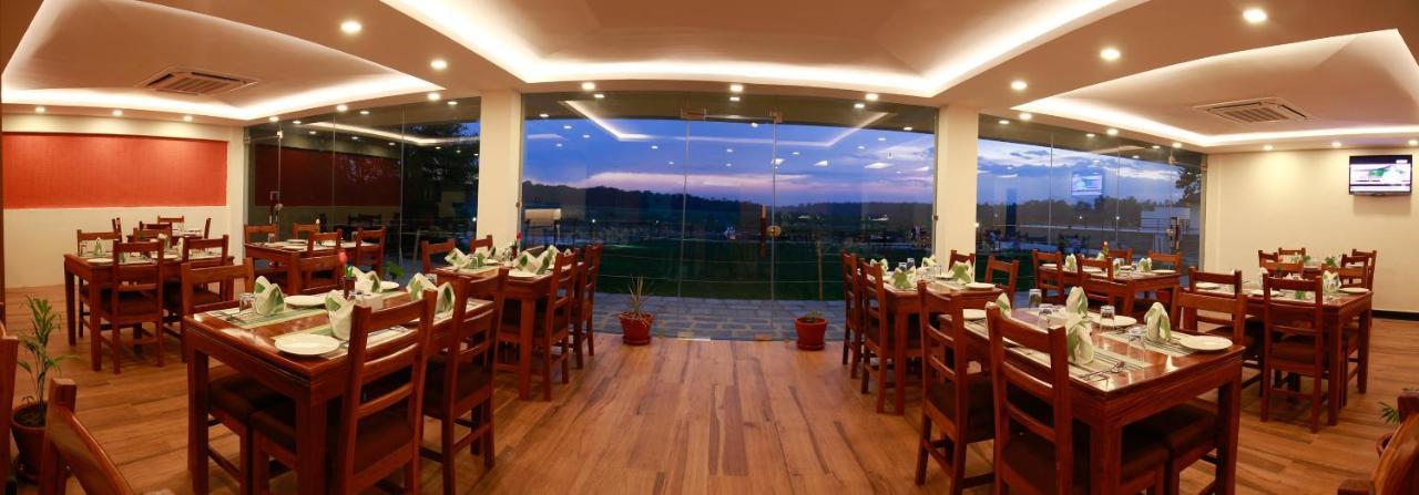 Park Safari Resort Sauraha Luaran gambar