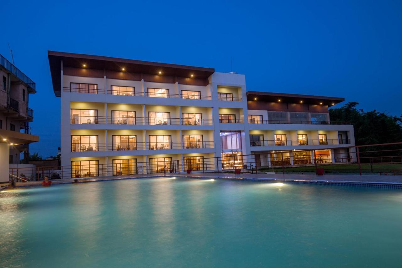 Park Safari Resort Sauraha Luaran gambar