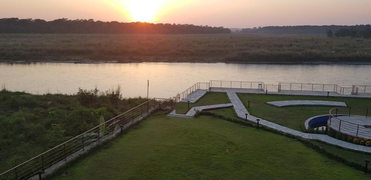 Park Safari Resort Sauraha Luaran gambar