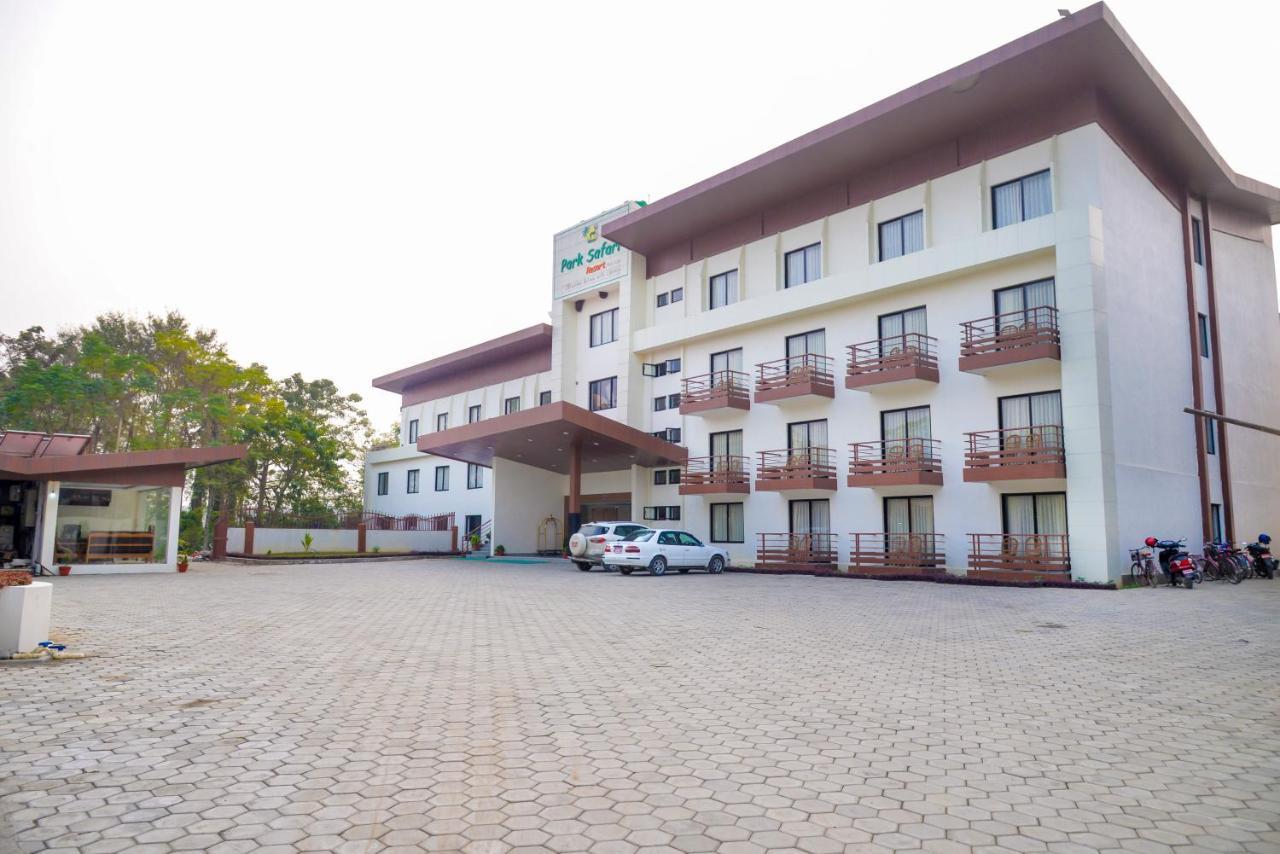Park Safari Resort Sauraha Luaran gambar