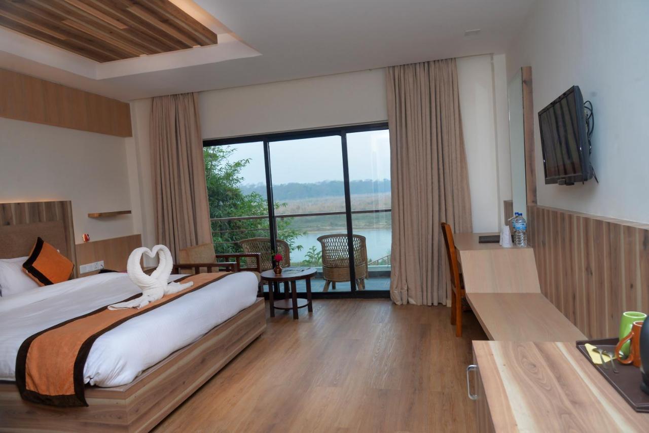 Park Safari Resort Sauraha Luaran gambar
