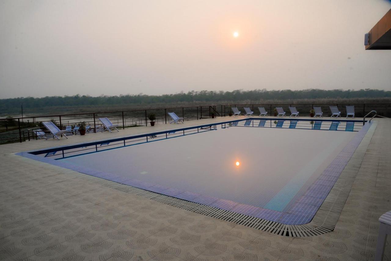 Park Safari Resort Sauraha Luaran gambar