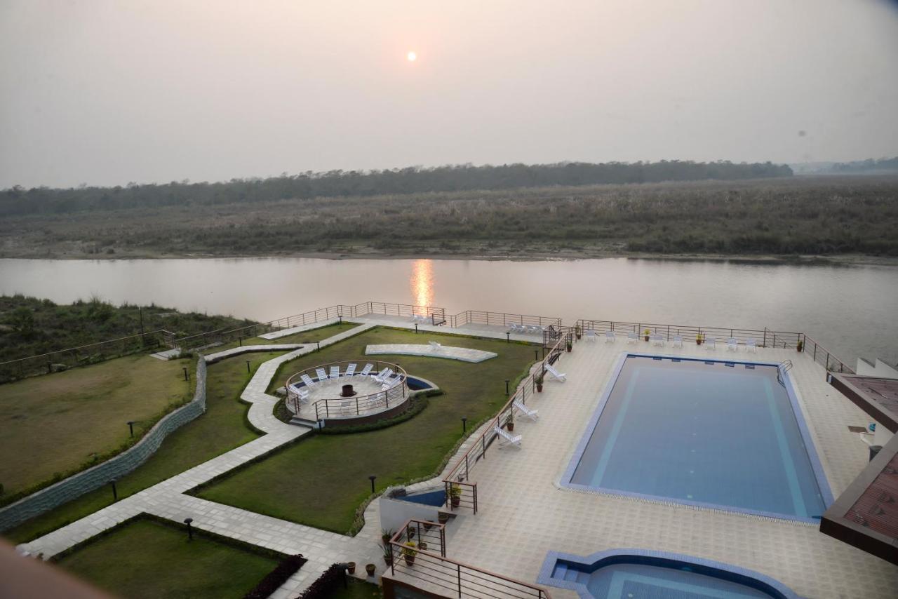 Park Safari Resort Sauraha Luaran gambar
