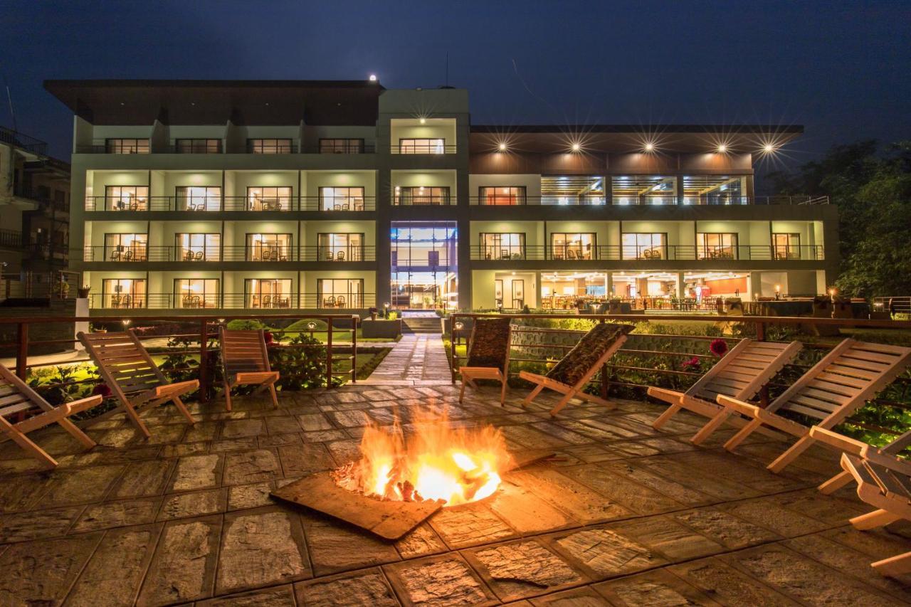 Park Safari Resort Sauraha Luaran gambar