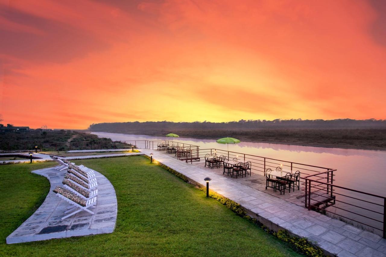 Park Safari Resort Sauraha Luaran gambar